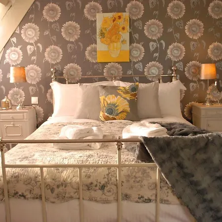Le Logis D'epargnes And Bed & Breakfast *