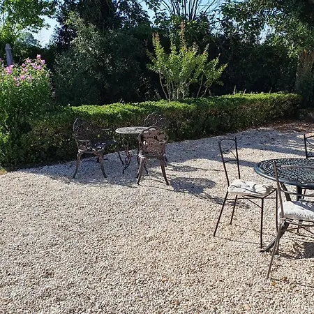 Le Logis D'epargnes And Bed & Breakfast *