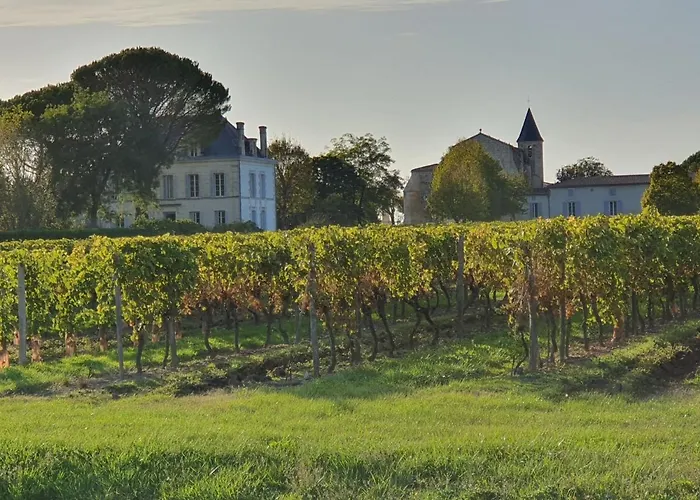 Le Logis D'epargnes And Bed and breakfast