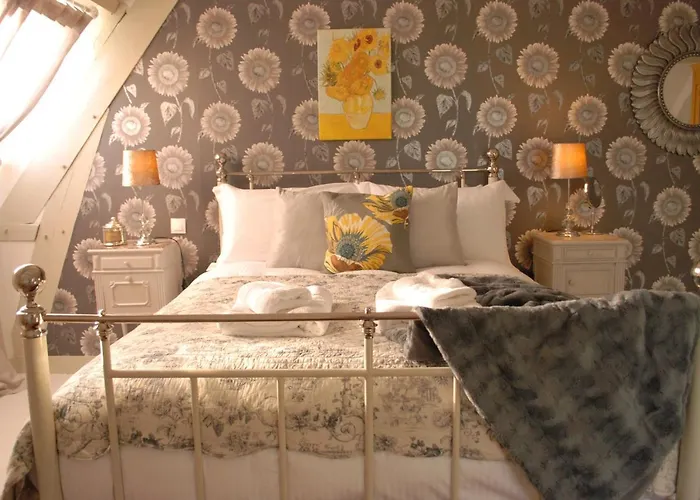 Le Logis D'epargnes And Bed and breakfast 4*