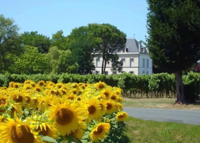 Le Logis D'epargnes And Bed and breakfast