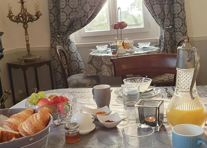 Le Logis D'epargnes And Bed and breakfast 4*