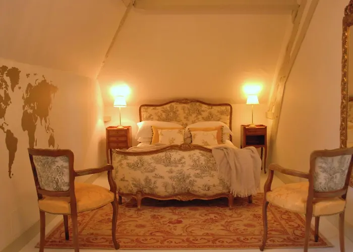 Le Logis D'epargnes And Bed and breakfast 4*