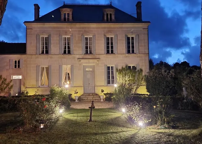 Le Logis D'epargnes And Bed and breakfast